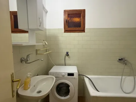 Izdavanje, trosoban stan, 170m², Zlatica, Podgorica - image 7
