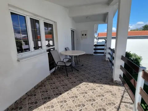 Rent, house, 100m², Polje, Bar - image 1