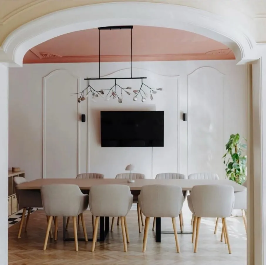 Izdavanje, stan, 220m², Centar, Novi Sad
