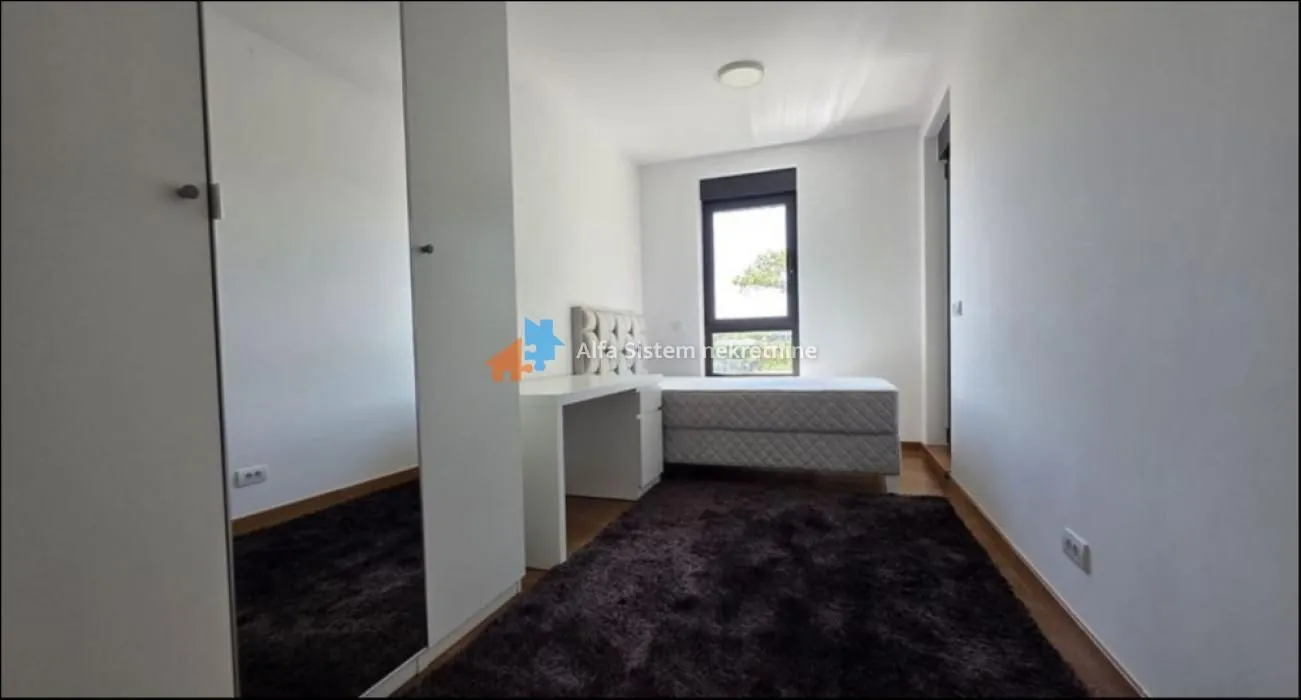 Izdavanje, četvorosoban stan, 98m², Vračar Sve Podlokacije, Beograd
