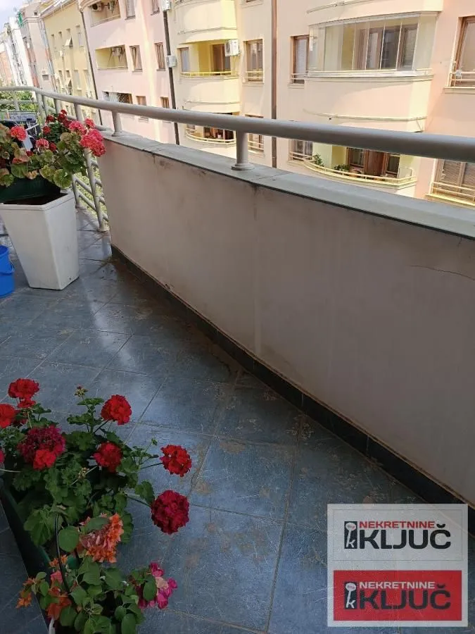 Izdavanje, jednosoban stan, 45m², Centar, Novi Sad