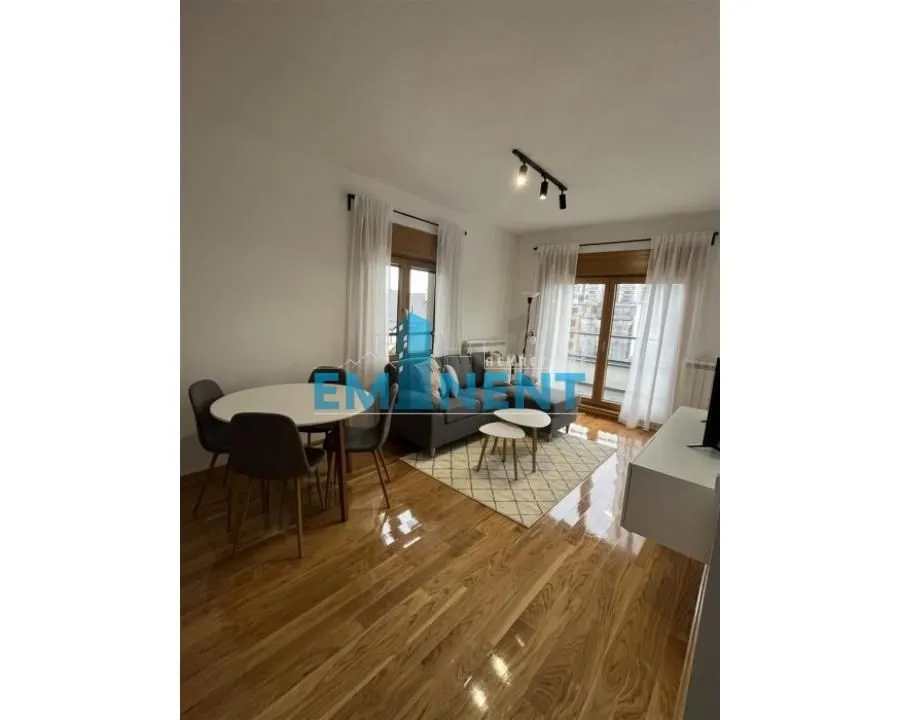 Izdavanje, stan, 43m², Južni Bulevar, Vračar Sve Podlokacije