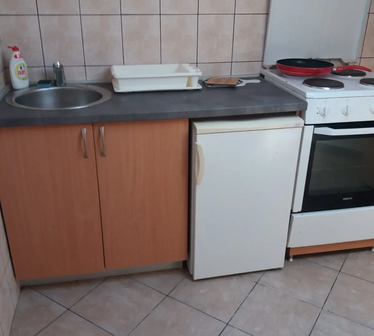 Izdavanje, jednosoban stan, 25m², Kalimanj, Tivat