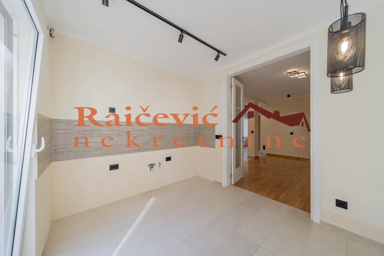Prodaja, četvorosoban stan, 123m², Voždovac Sve Podlokacije, Beograd