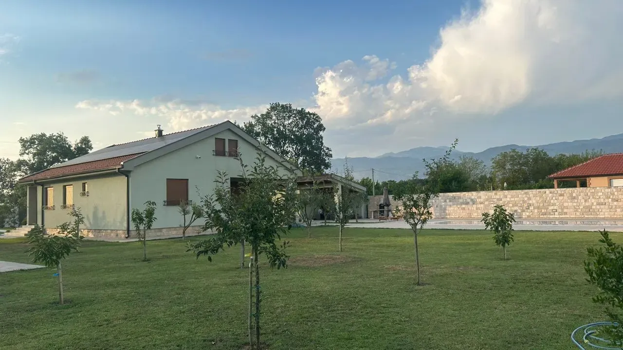 Rent, house, 220m², Ćurilac, Danilovgrad