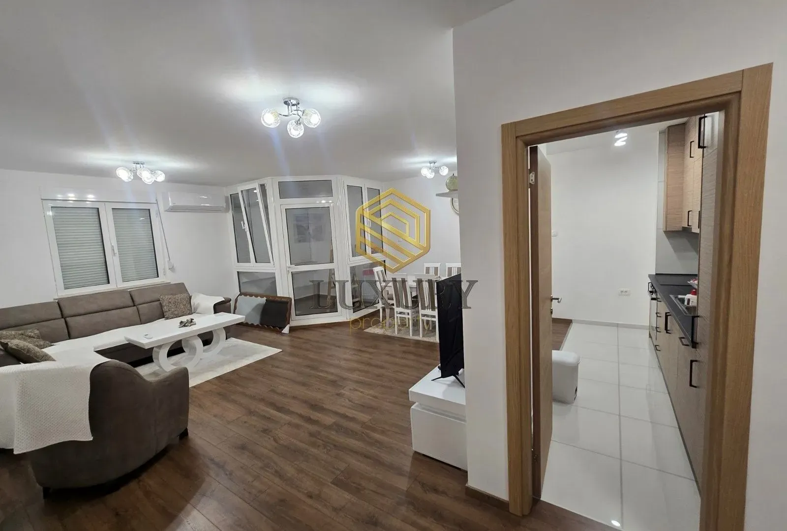 Izdavanje, trosoban stan, 103m², Tološi, Podgorica