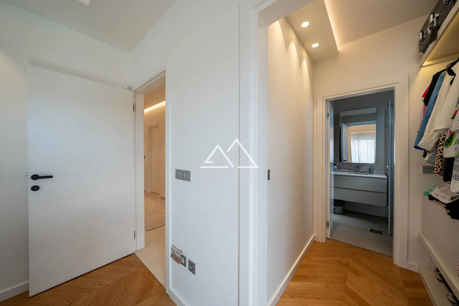 Prodaja, dvosoban stan, 122m², Tivat, Crna Gora