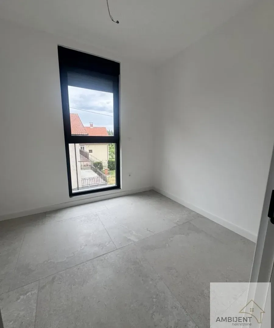 Prodaja, trosoban stan, 77m², Novi Banovci, Stara Pazova