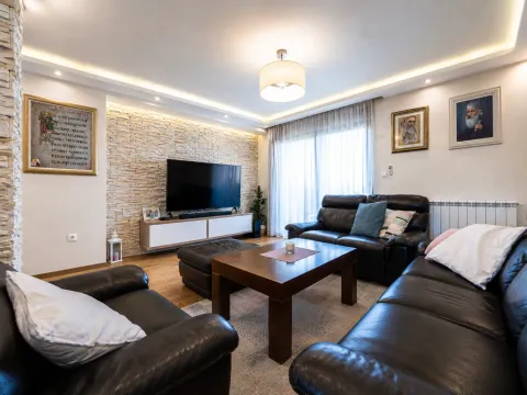 Rent, three bedroom apartment, 106m², Kod Big Fashion-a, Podgorica - image 1