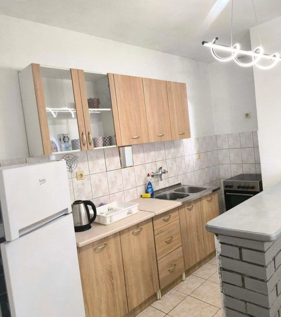 Izdavanje, dvosoban stan, 85m², Kumbor, Herceg Novi