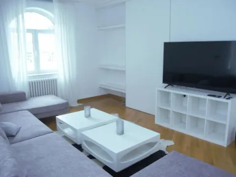 Izdavanje, četvorosoban stan, 110m², Senjak, Beograd - image 2