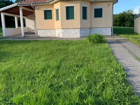 Kuća in Vrbovno