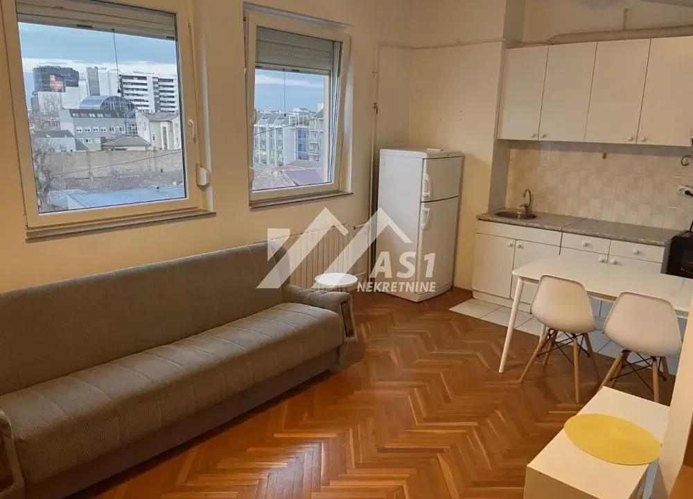 Izdavanje, jednosoban stan, 25m², Centar, Novi Sad