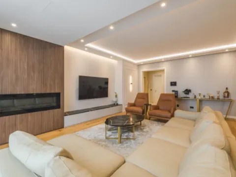 Sale, three bedroom apartment, 149m², Stara Varoš, Podgorica - image 2