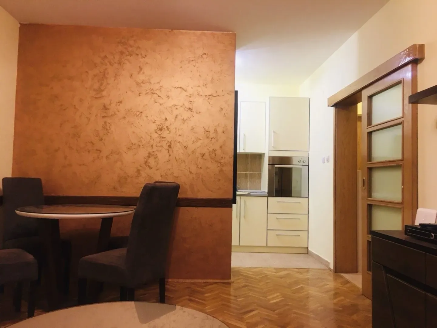 Izdavanje, dvosoban stan, 48m², Stari Aerodrom, Podgorica
