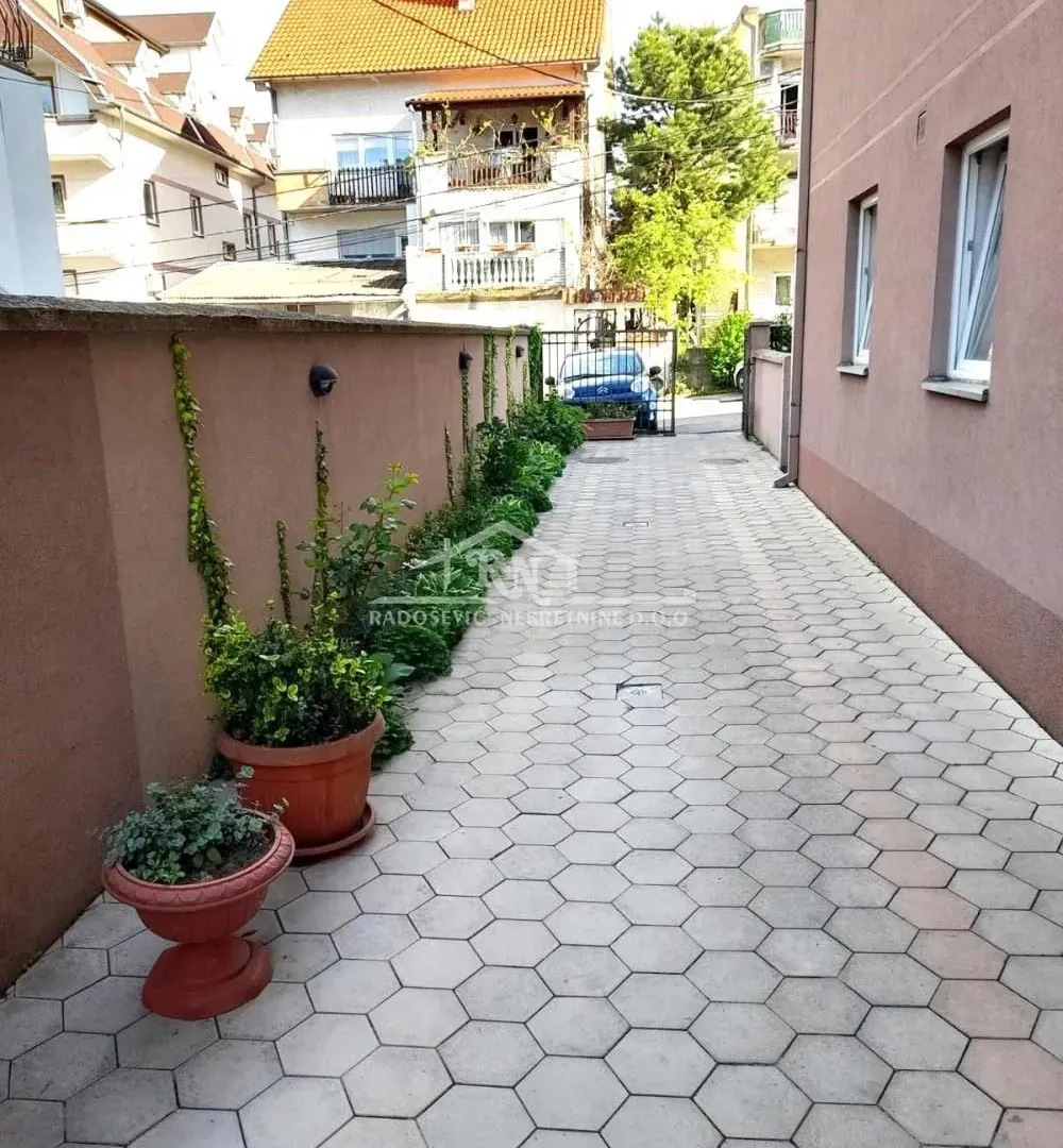 Izdavanje, jednosoban stan, 30m², Žarkovo, Beograd