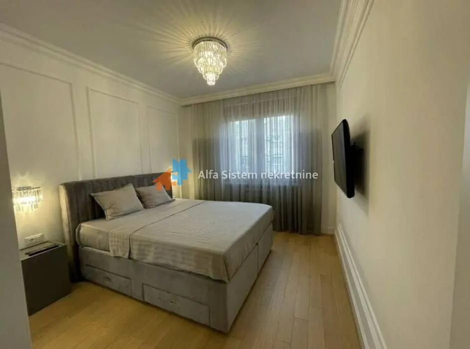 Rent, three bedroom apartment, 80m², Kalenić Pijaca, Vračar Sve Podlokacije