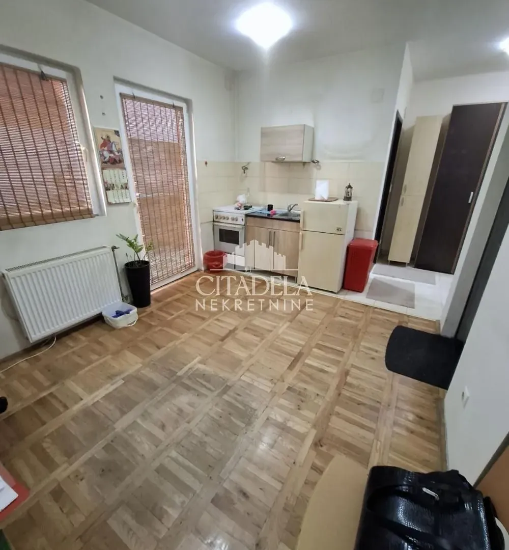 Prodaja, stan, 20m², Kneževac, Beograd