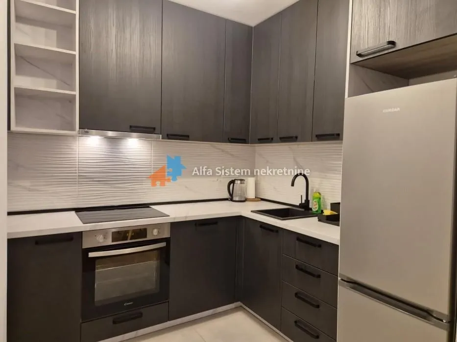 Izdavanje, trosoban stan, 95m², Trošarina, Voždovac Sve Podlokacije