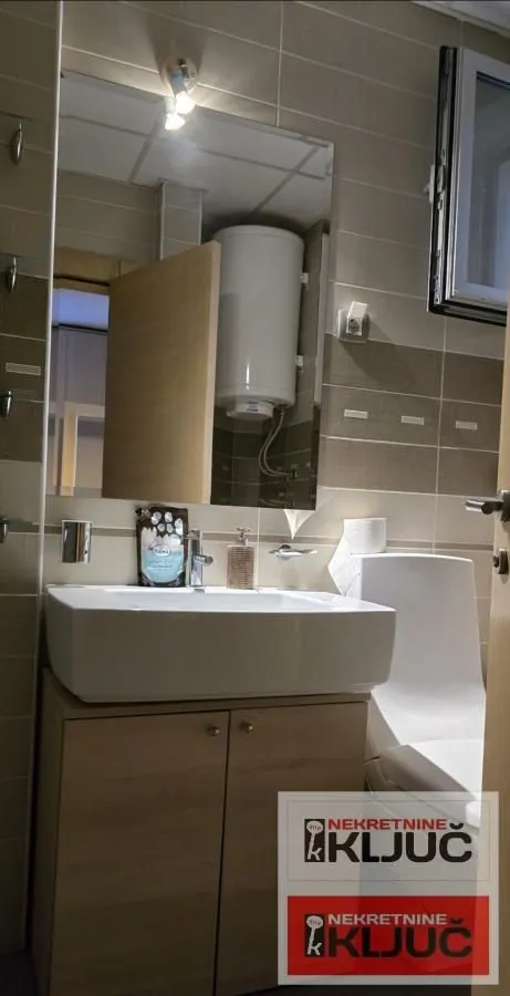 Izdavanje, četvorosoban stan, 134m², Spens, Novi Sad Sve Podlokacije