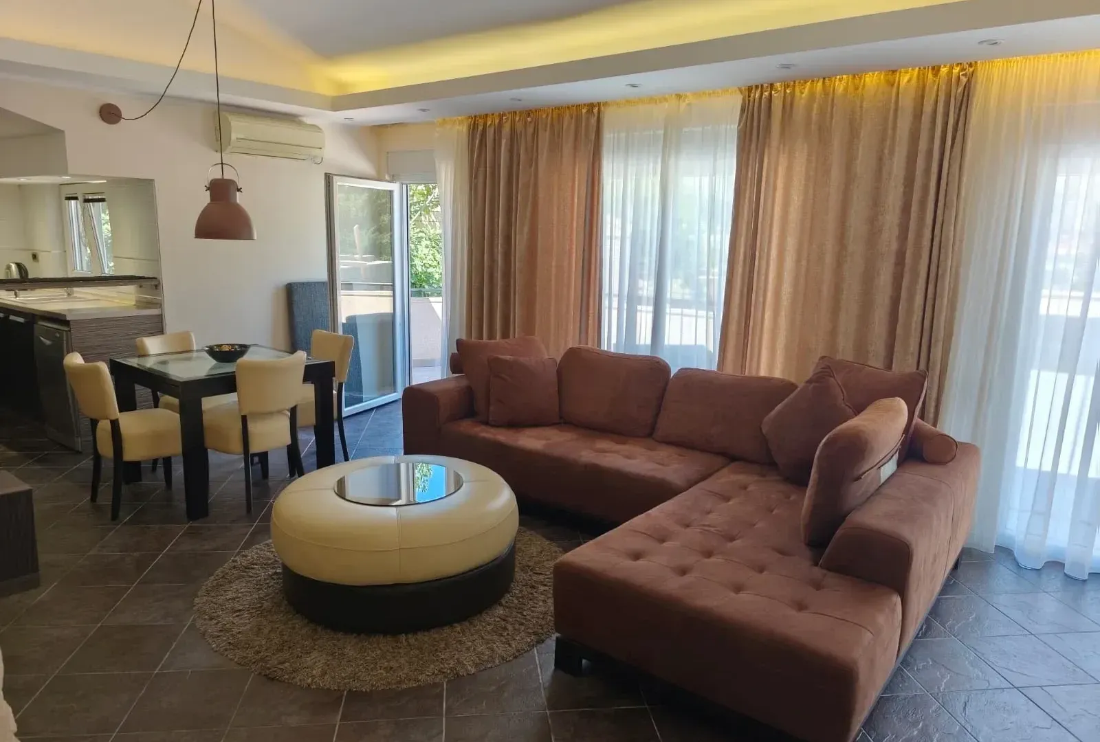 Izdavanje, stan, 95m², Kotor, Crna Gora