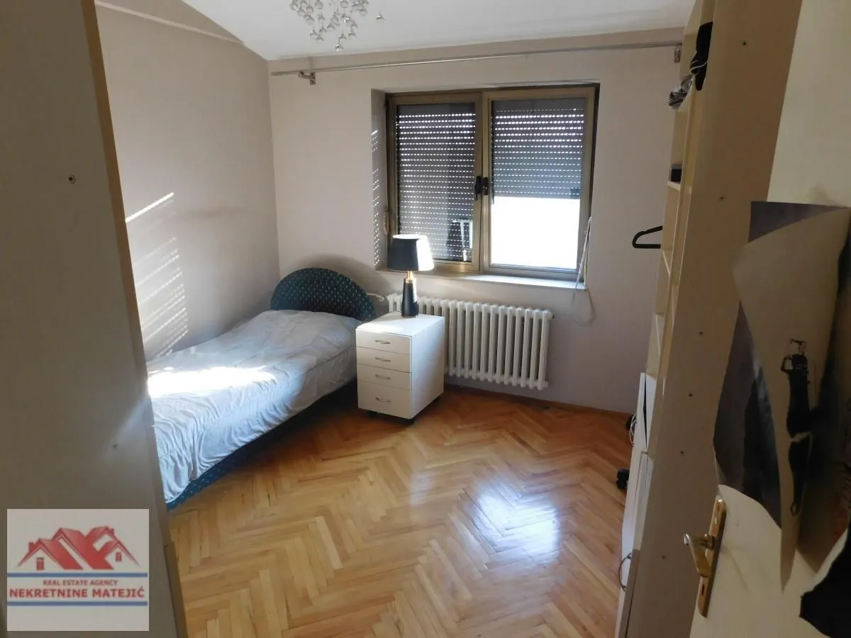 Prodaja, stan, 151m², Vašarište, Kragujevac