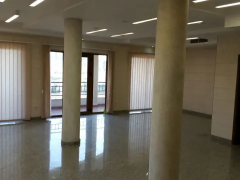 Izdavanje, poslovni prostor, 70m², Momišići, Podgorica - image 2