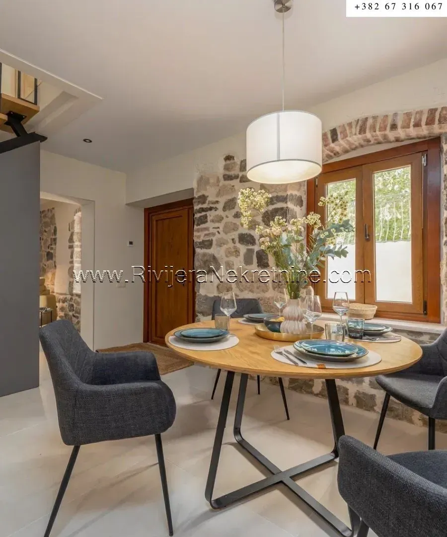 Prodaja, kuća, 110m², Škaljari, Kotor