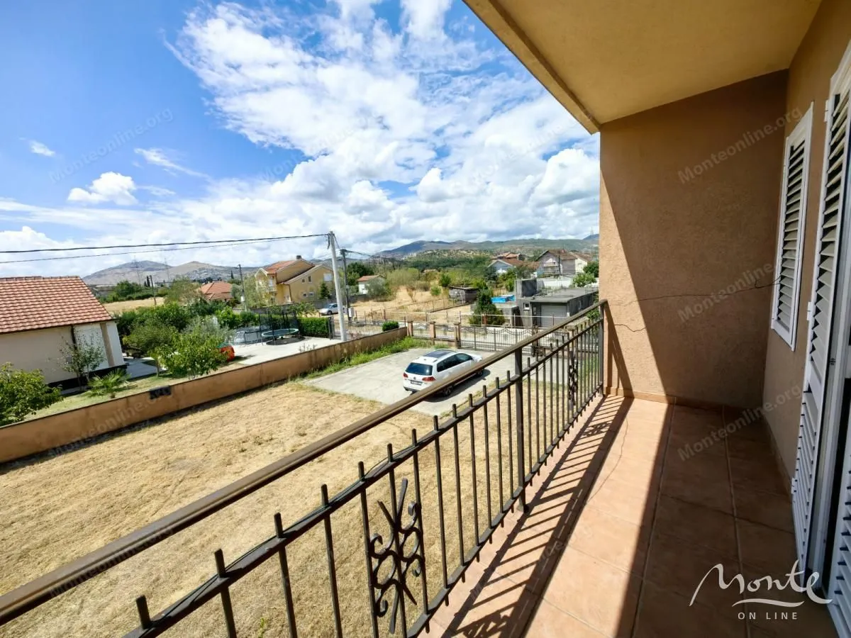 Prodaja, kuća, 385m², Donja Gorica, Podgorica