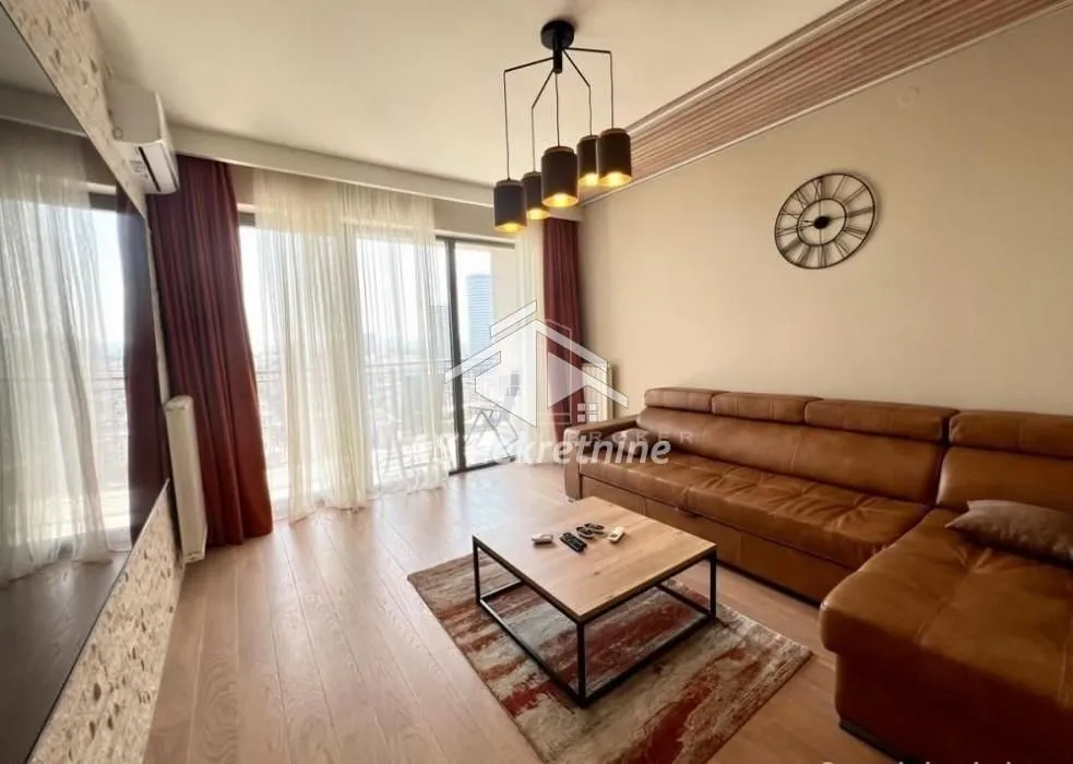 Izdavanje, trosoban stan, 83m², Savski Venac, Beograd