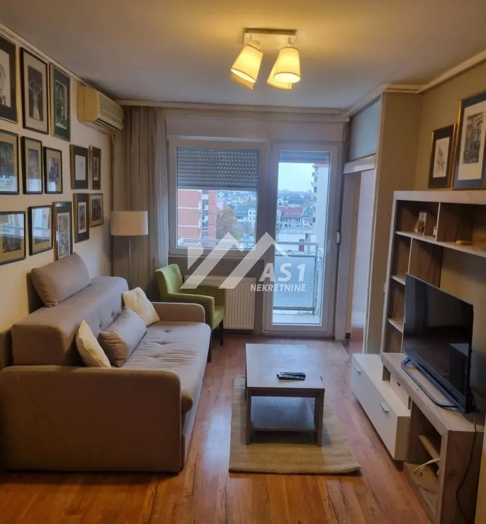 Izdavanje, dvosoban stan, 50m², Bulevar Oslobodjenja, Novi Sad Sve Podlokacije