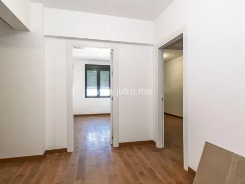 Stan in Tološka šuma