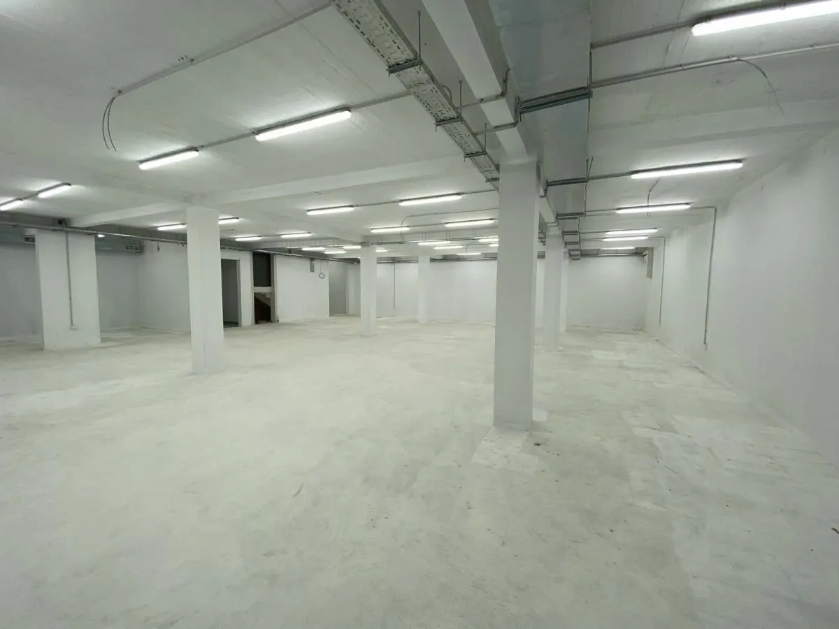 Rent, office space, 2750m², Surčin, Beograd