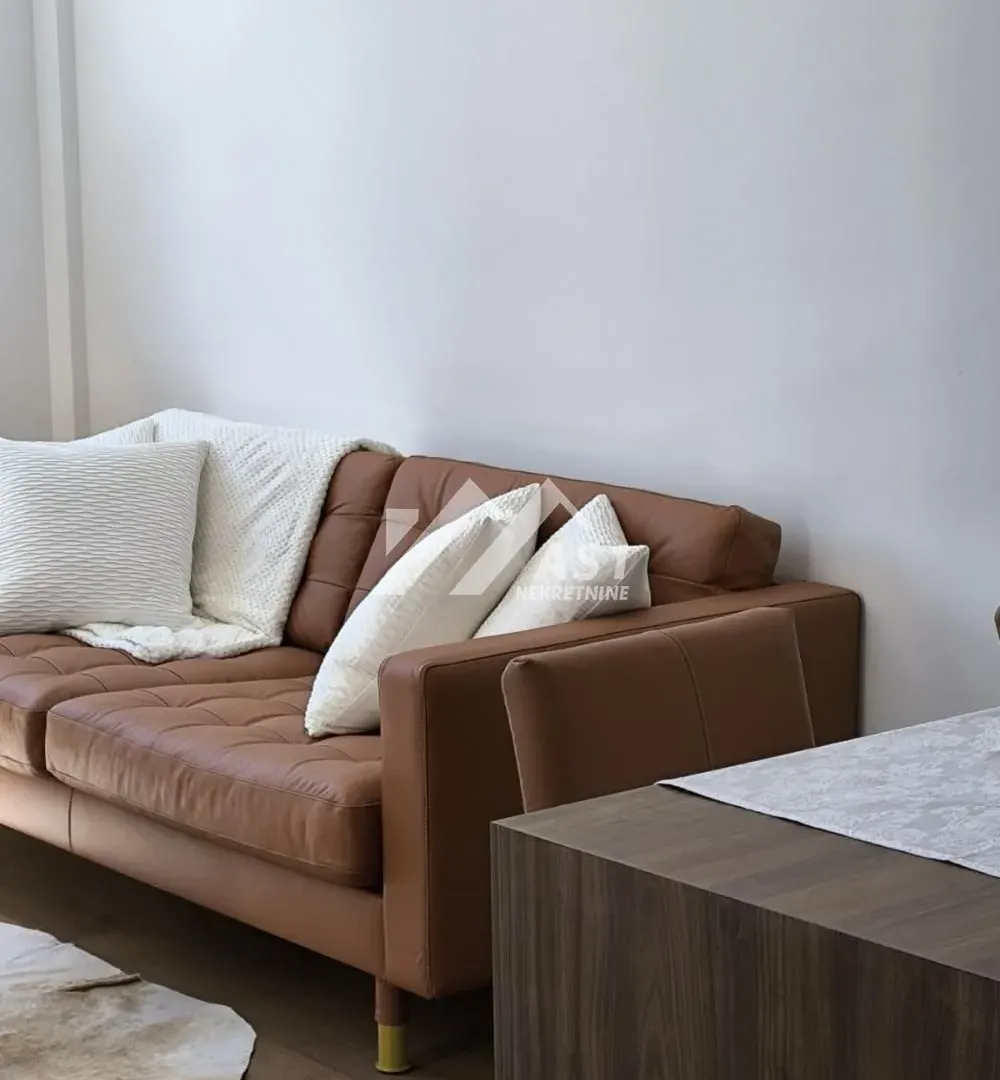 Izdavanje, dvosoban stan, 44m², Centar, Novi Sad