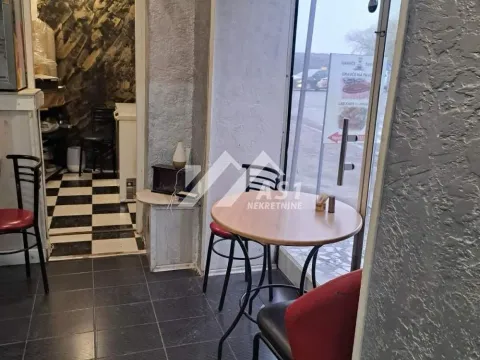 Poslovni prostor in Podbara