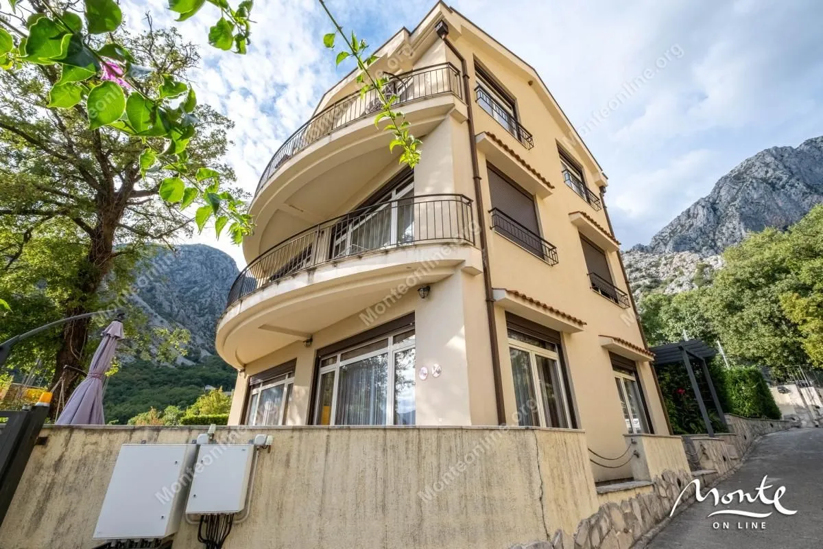 Sale, three bedroom apartment, 101m², Orahovac, Kotor