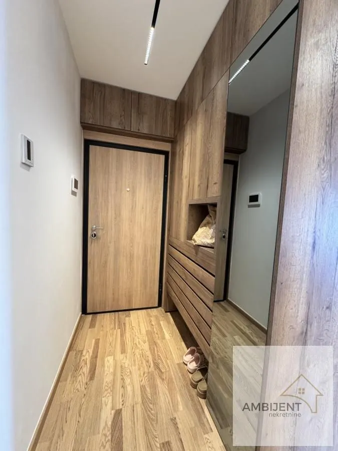 Prodaja, četvorosoban stan, 116m², Stari Banovci, Stara Pazova