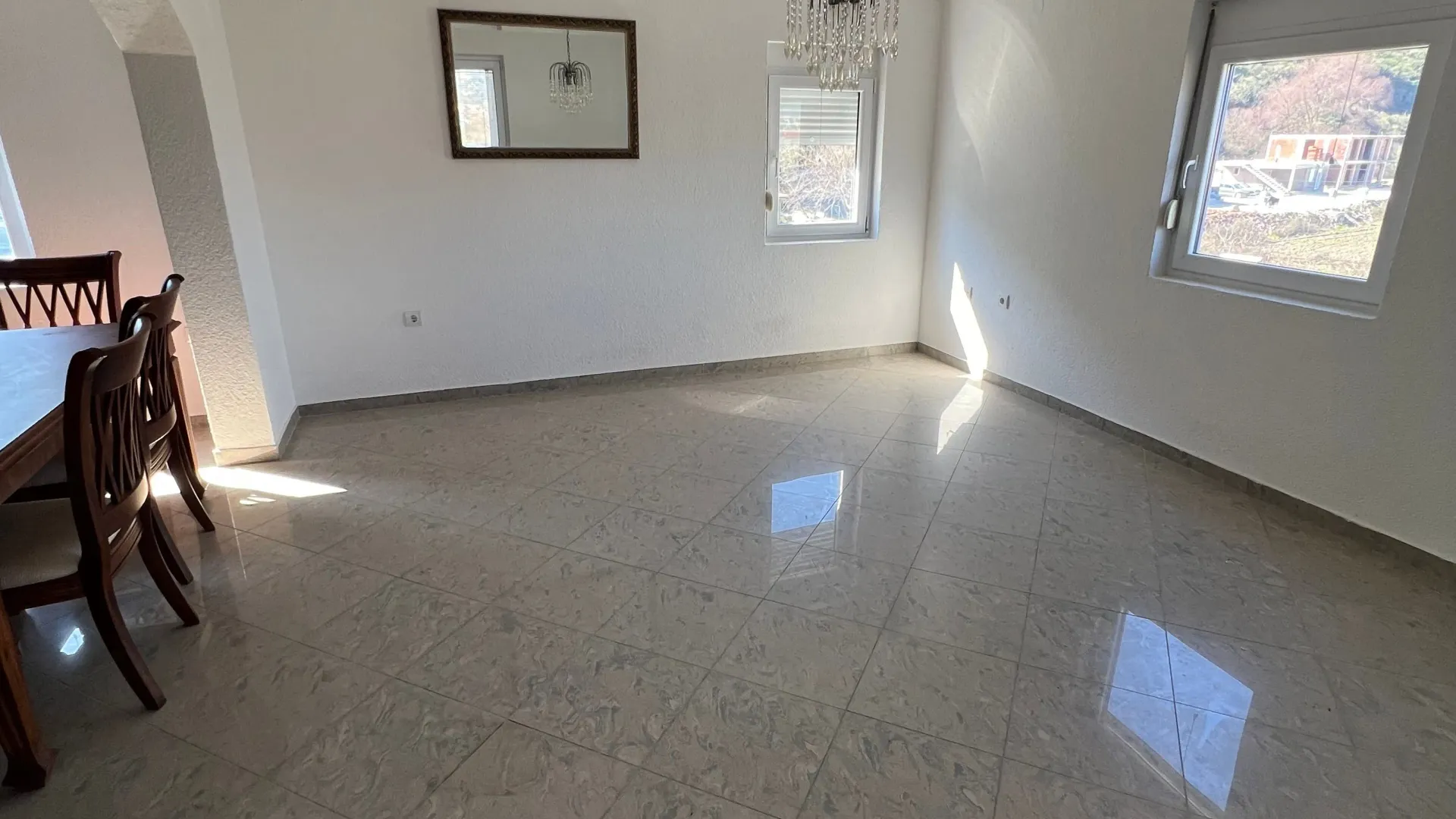 Izdavanje, dvosoban stan, 90m², Tomba, Bar
