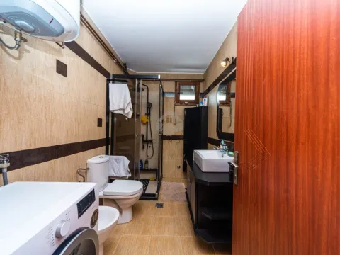 Prodaja, kuća, 200m², Donja Gorica, Podgorica - image 15