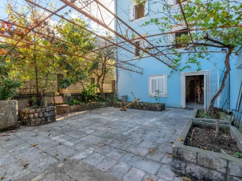 Sale, house, 300m², Stoliv, Kotor - image 4