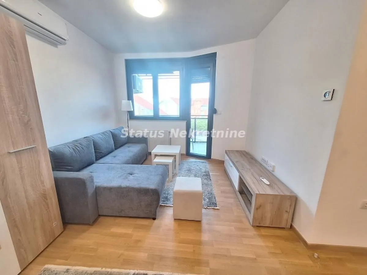 Izdavanje, jednosoban stan, 42m², Centar, Novi Sad
