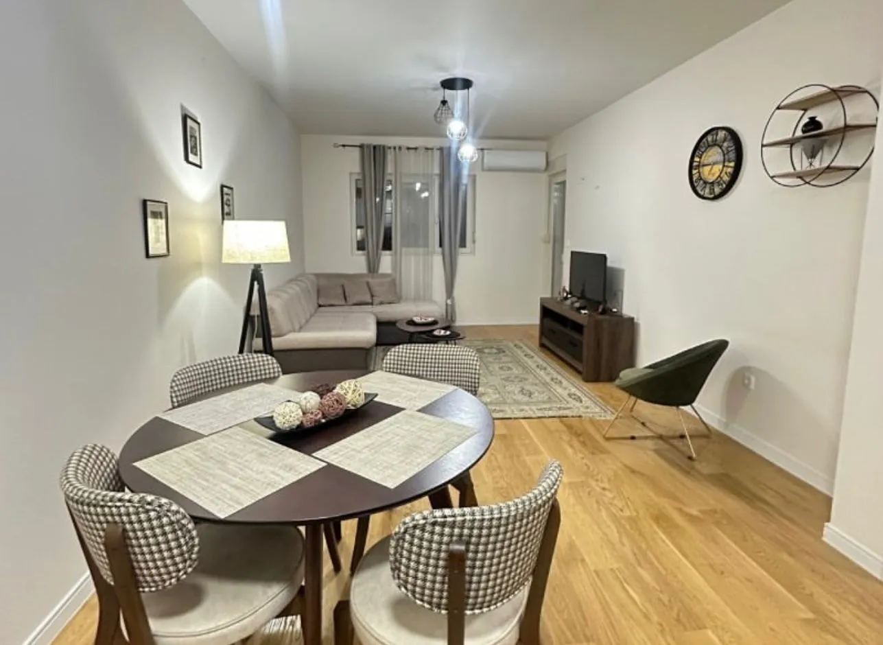 Izdavanje, jednosoban stan, 50m², Central Point, Podgorica