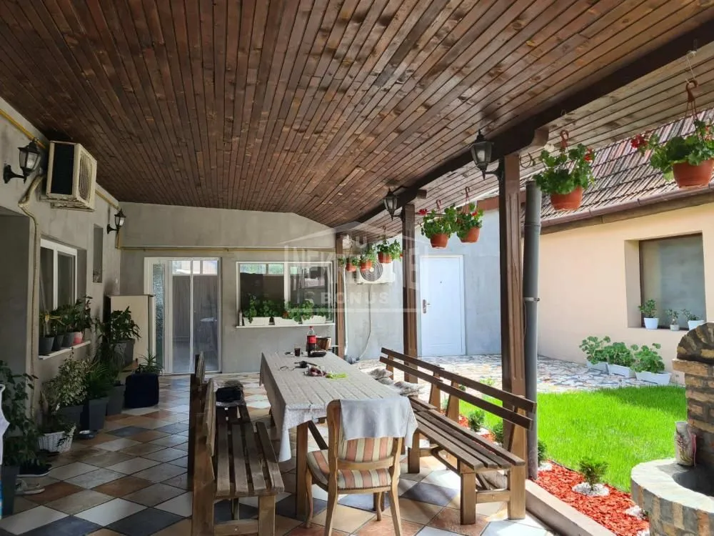 Prodaja, kuća, 227m², Gat, Subotica