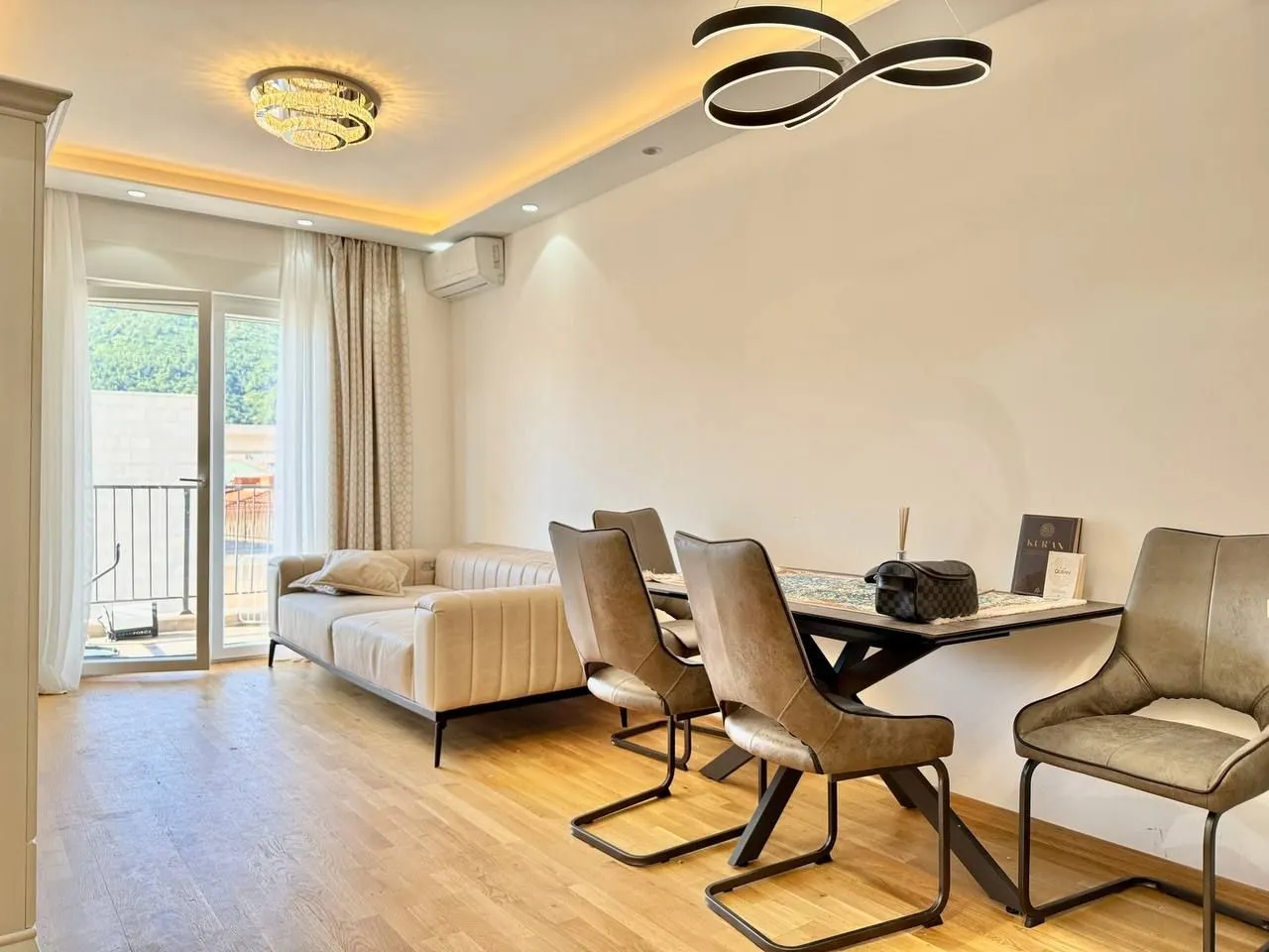 Prodaja, jednosoban stan, 46m², Podkošljun, Budva