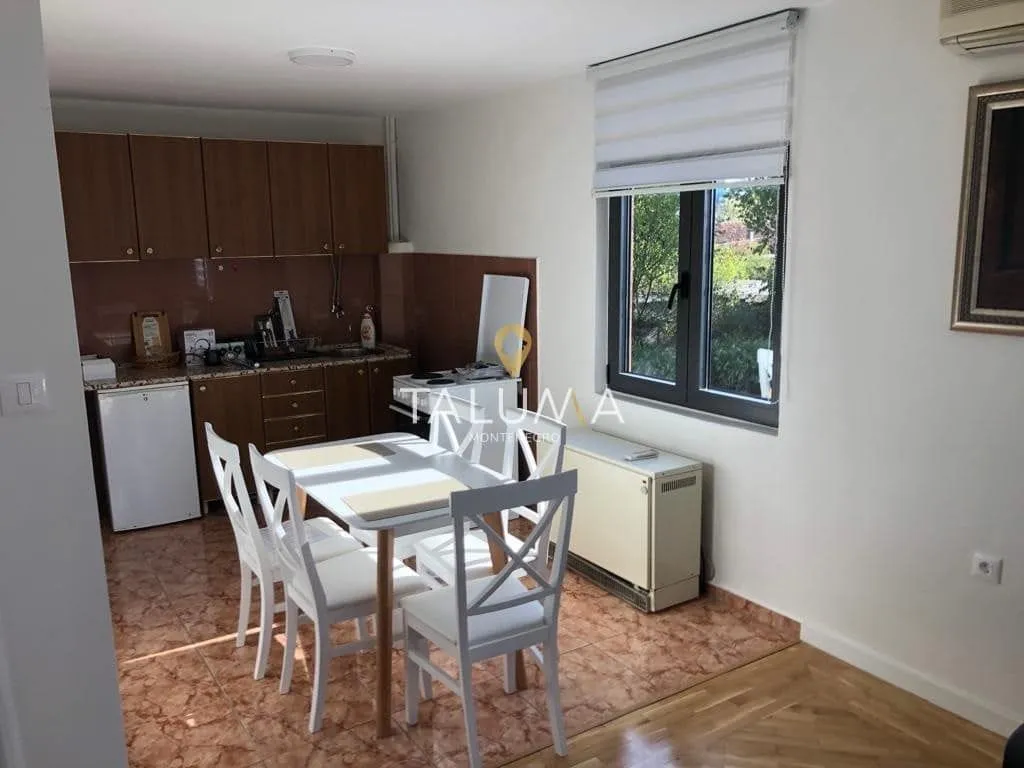 Izdavanje, dvosoban stan, 72m², Momišići, Podgorica