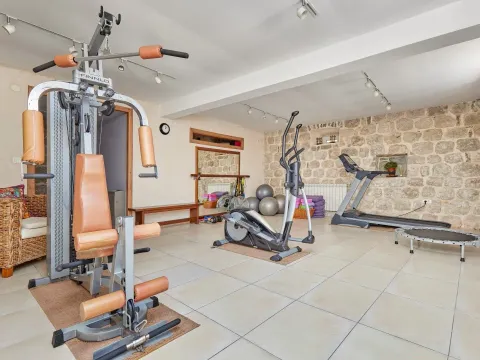 Rent, house, 2117m², Kotor, Crna Gora - image 37