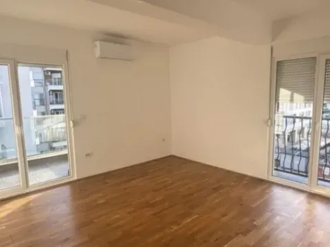 Rent, two bedroom apartment, 62m², Stari Aerodrom, Podgorica - image 9