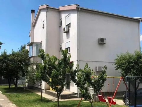 Rent, two bedroom apartment, 115m², Tološi, Podgorica - image 9
