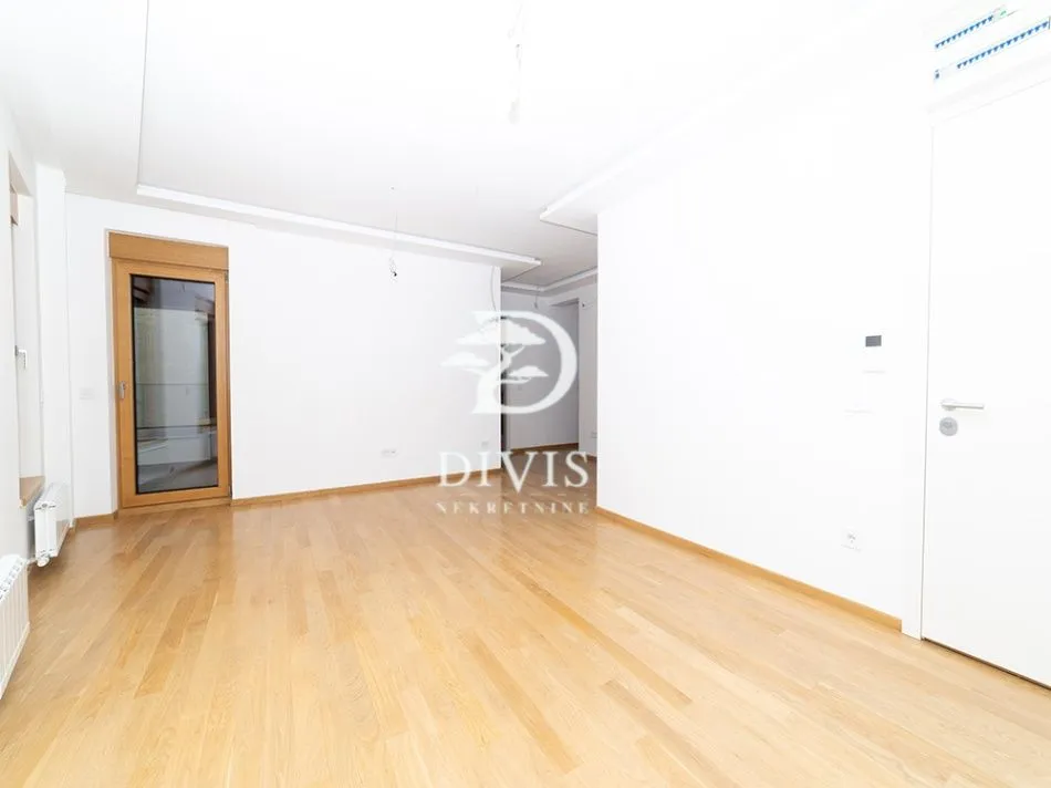 Sale, apartment, 73m², Neimar, Vračar Sve Podlokacije