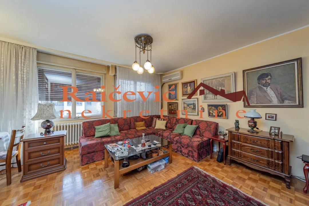Prodaja, trosoban stan, 97m², Vračar, Šid